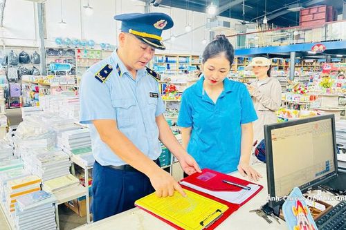 Quản lý Thị trường Hà Tĩnh siết chặt thị trường sách, đồ dùng học tập