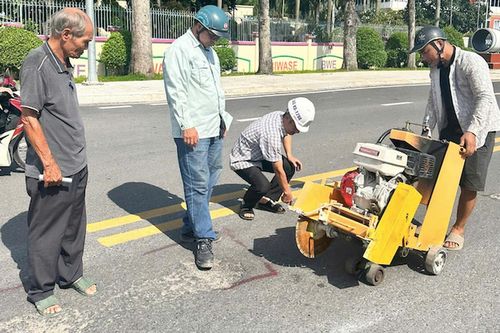 TP.HCM khoan lấy mẫu, tìm nguyên nhân đường Bùi Thị Xuân vừa nâng cấp đã hư hỏng