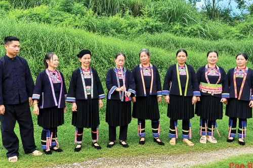 Gìn giữ sắc chàm Mông Đen ở Ka Liệng