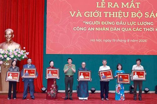 Bộ Công an ra mắt Bộ sách 'Người đứng đầu lực lượng Công an nhân dân qua các thời kỳ'