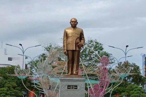 Tháng Tám, về thăm quê hương Bác Tôn