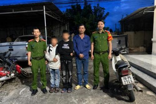 Hai em nhỏ đi lạc hơn 270km được Công an giúp đỡ trở về với gia đình