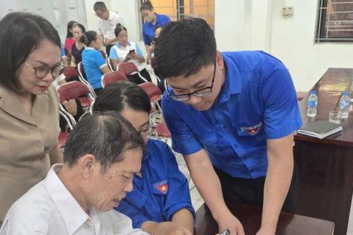 Phường Thượng Cát lan tỏa phong trào 'Bình dân học vụ số'