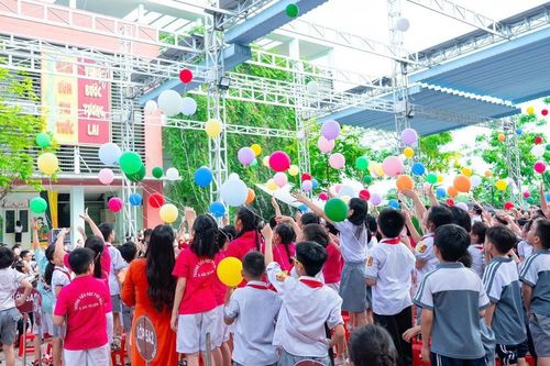 Dù được miễn học phí nhưng học sinh vẫn phải đóng những khoản tiền này trong năm học mới