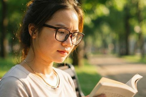 Thiếu vitamin D có làm tăng nguy cơ cận thị?