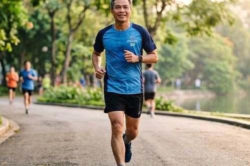 Chạy bộ 30 phút mỗi ngày có giúp giảm mỡ máu ở nam giới sau tuổi 50?