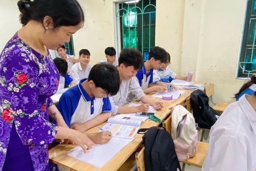 Hà Nội đột ngột dừng xét thăng hạng giáo viên ngay trước thềm năm học mới