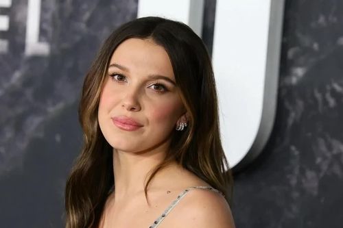 Millie Bobby Brown tái xuất với phim hài lãng mạn: Người hóng, kẻ chê không hợp