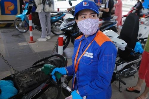 Giá xăng dầu cùng tăng