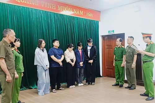 Nhóm đối tượng đóng giả bác sĩ, chuyên gia cơ sở spa 'vẽ bệnh' lừa dối hàng trăm khách hàng
