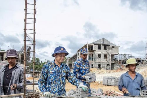 Xây trường liên cấp giữa đại ngàn Trường Sơn: Nắng lửa đỉnh núi