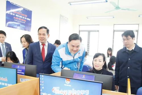 Tuổi trẻ Bắc Ninh trao 'chìa khóa số' về tận thôn, trường học