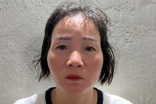Khởi tố 'má mì' chứa mại dâm trong quán cà phê, khách hàng có thanh niên 18 tuổi
