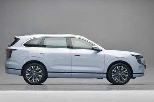 SUV PHEV hạng D công suất 408 mã lực, giá gần 470 triệu đồng