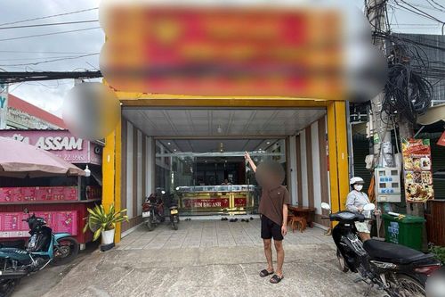 Nam sinh vào tiệm vờ hỏi mua lắc tay bằng vàng và diễn biến đáng sợ tiếp đó khiến người quản lý phải báo Công an