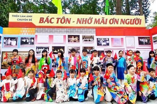 Nhiều hoạt động tri ân Bác Tôn trên quê hương Mỹ Hòa Hưng