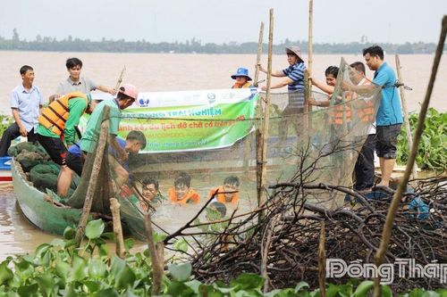 Trải nghiệm dỡ chà bắt cá trên sông