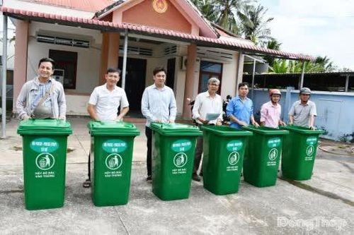 Hội Pousse - Pousse (Pháp) hỗ trợ trên 440 triệu đồng tại xã Tân Thới