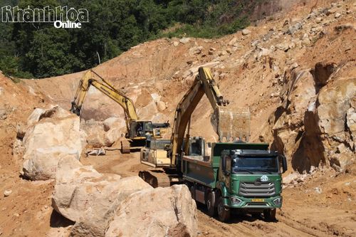 Dừng giao thông tạm thời cục bộ trong quá trình thi công sửa chữa đèo Khánh Lê
