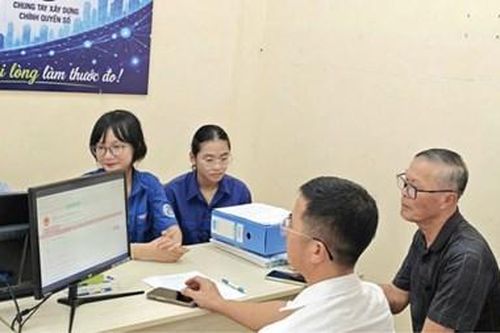 Nhà văn hóa số ở Thuận An: Đưa dịch vụ công đến gần dân
