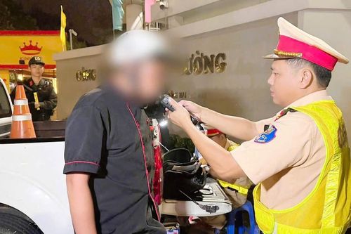CSGT Đồng Nai xử lý 32 trường hợp vi phạm giao thông khi 'đi bão' mừng chiến thắng