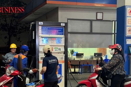 Giá xăng tăng trở lại, xăng E10 gần 22.700 đồng/lít
