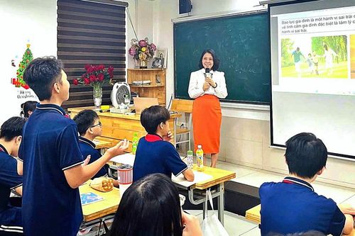 Khung năng lực AI cho giáo viên: Nhà giáo đứng đâu trước sóng AI?