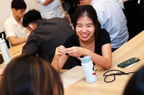 Không chờ giàu, người trẻ Singapore đầu tư ngay từ năm 18 tuổi