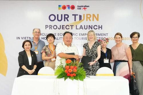 Phát triển năng lực lãnh đạo cho phụ nữ nông thôn trong ngành dịch vụ khách sạn