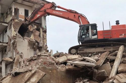 Phá dỡ khu chung cư đã sử dụng gần 50 năm ở Nghệ An