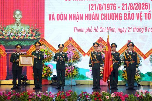 Trung tướng Lê Văn Hướng dự Lễ kỷ niệm 50 năm Ngày truyền thống Bệnh viện Quân y 4