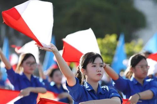 Hơn 500 thanh niên chào cờ tại Khu tưởng niệm chiến sĩ Gạc Ma