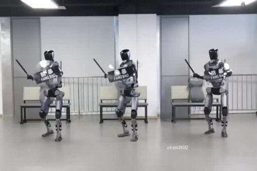 Robot Trung Quốc có thể bắt chước binh sĩ trong nhiệm vụ nguy hiểm