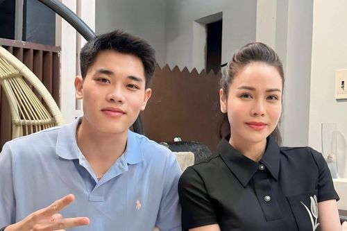 Mai Phương Thúy đăng ảnh gợi cảm, Nhật Kim Anh thân thiết cầu thủ Đình Bắc