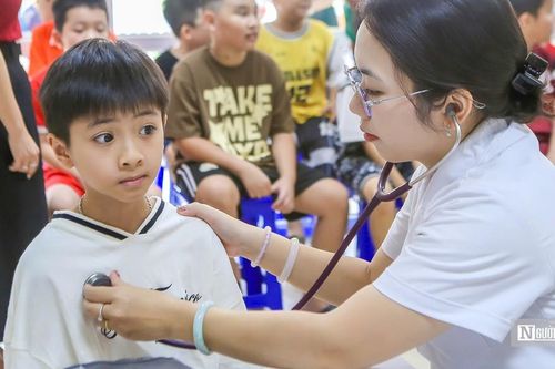Hà Nội đồng loạt triển khai khám sức khỏe cho trẻ em, học sinh trước thềm năm học mới