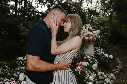 Hé lộ ý nghĩa đặc biệt phía sau nhẫn cưới của Taylor Swift và Travis Kelce