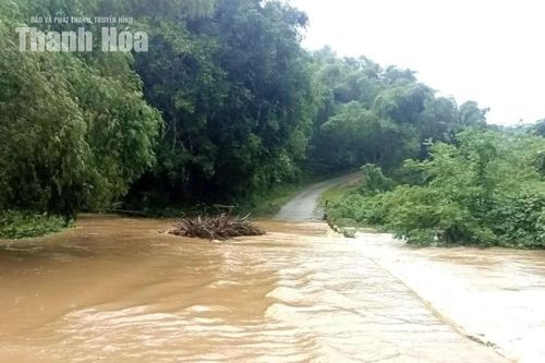 Mưa lớn ở các xã miền núi gây ngập úng, cảnh báo nguy cơ sạt lở