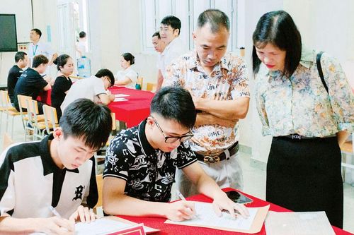 Sôi nổi ngày hội nhập học của sinh viên Trường Đại học Nông - Lâm Bắc Giang