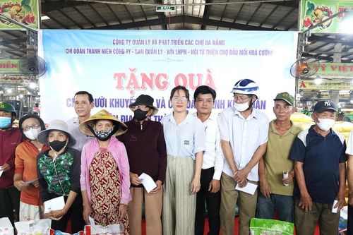 Trao 600 suất quà cho người khuyết tật, khó khăn