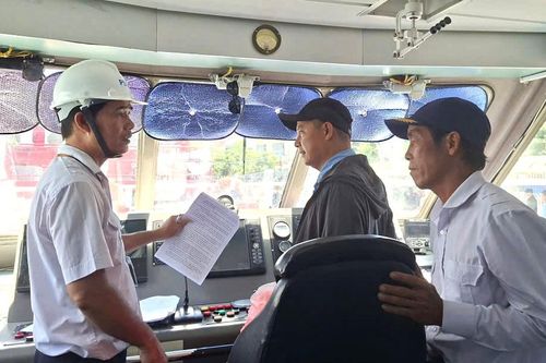 Trực 24/24h, siết an toàn tàu khách tuyến Sa Kỳ - Lý Sơn dịp 2/9