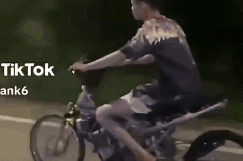 Xử lý nam thanh niên lái xe máy không biển số, buông hai tay rồi quay video đăng lên TikTok