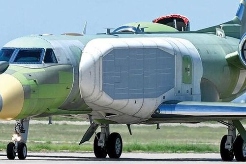 Máy bay tác chiến điện tử EA-37B Mỹ áp sát Nga