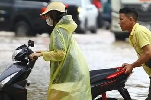 Bão số 4 (Narra) quanh quẩn ở Vịnh Bắc Bộ, Hà Nội còn mưa đến bao giờ?