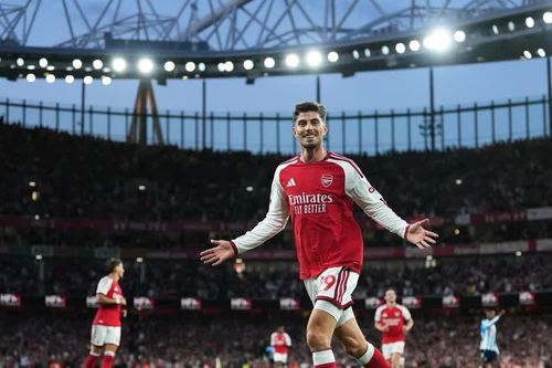 Arsenal thắng lớn trận mở màn: Tuyên ngôn của nhà vua