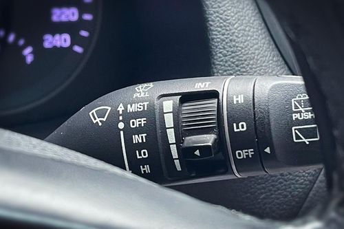 Ý nghĩa của những ký hiệu trên công tắc gạt mưa ô tô mà nhiều tài xế chưa biết