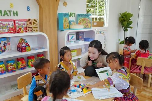 Hoa hậu Đỗ Mỹ Linh mang 'ánh sáng' mới cho trẻ vùng cao Cu Vai