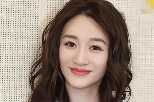 Vượt qua nỗi buồn sau đổ vỡ hôn nhân, Chị đẹp tự thưởng cho mình siêu xe tiền tỷ