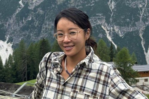 Mặt mộc lộ nhan sắc thật của Hwang Jung Eun