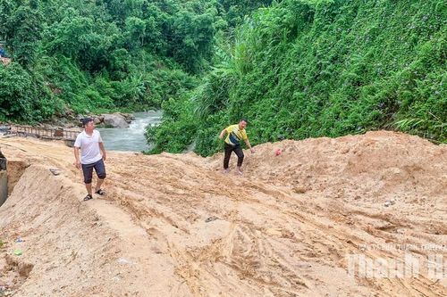 Khi thầy cô vượt dốc tìm học trò trên nương