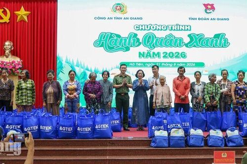 “Hành quân xanh” trao 520 phần quà, học bổng tại Hà Tiên